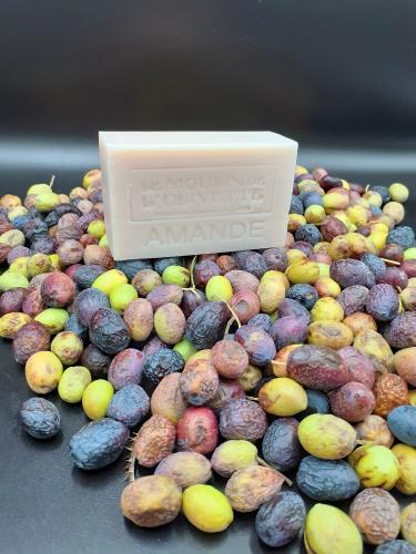 Extra mild soap 250g almond scent.
